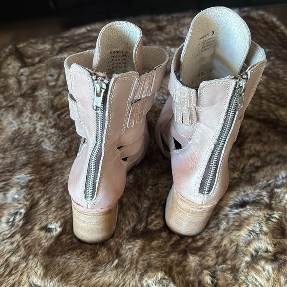 Freebird by Steven Jagger in blush - 9 - Picture 5 of 9